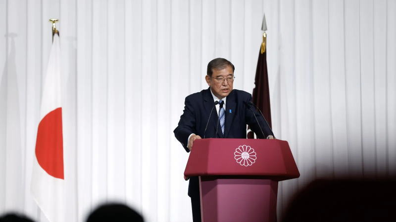 在失去下議院多數(shù)后，石破茂誓言要恢復(fù)穩(wěn)定