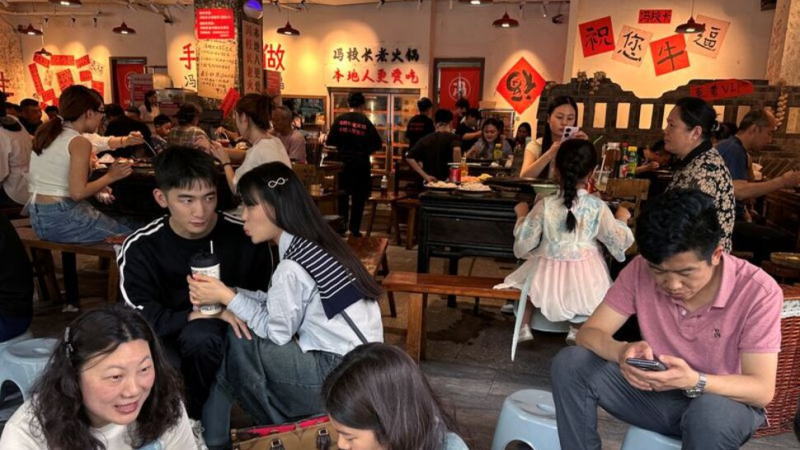 中國服務(wù)業(yè)擴張大幅放緩，這將加劇人們對前景的擔(dān)憂