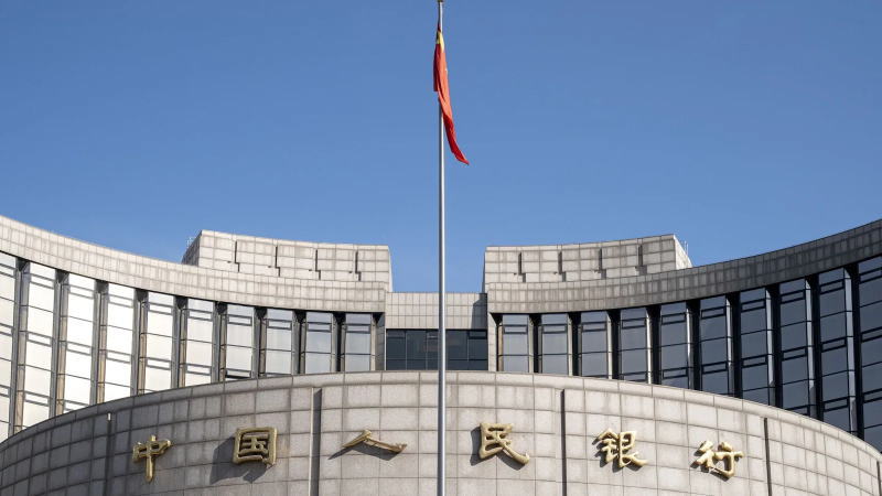 突發(fā)利空導(dǎo)致離岸人民幣暴跌后，中國央行給匯率劃定警戒線