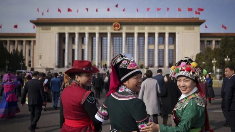 2025年中國設(shè)定“約 5%”的增長目標(biāo)，并在貿(mào)易戰(zhàn)升級之際出臺一攬子刺激措施
