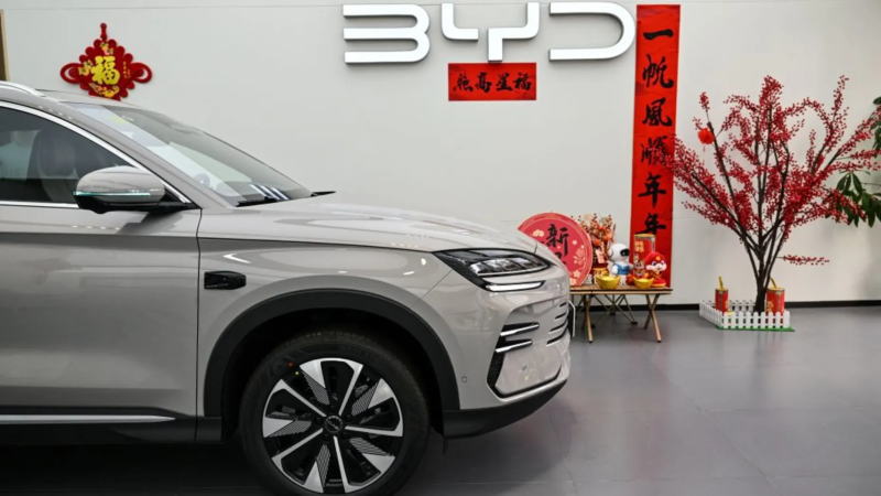 比亞迪推出新技術(shù)稱可5分鐘為電動汽車充滿電，股價隨即飆升