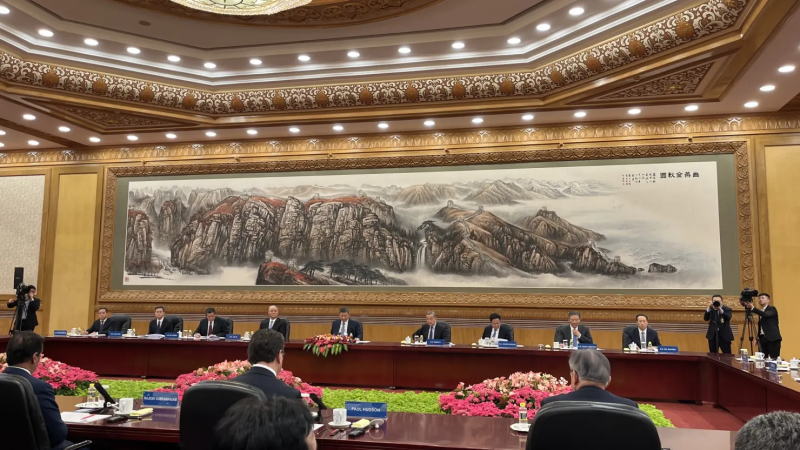 中國(guó)國(guó)家主席習(xí)近平會(huì)見(jiàn)全球高管，呼吁維護(hù)全球秩序