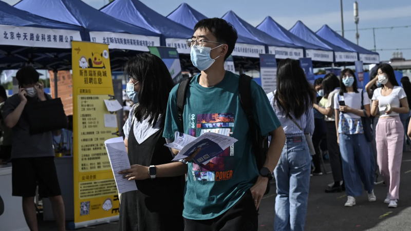 隨著美中貿(mào)易戰(zhàn)升級，中國推出就業(yè)支持措施并暗示將出臺(tái)更多刺激政策