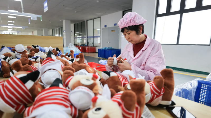 PMI報(bào)告解讀：在美國+125%關(guān)稅生效前，中國制造業(yè)活動(dòng)跌入收縮區(qū)間