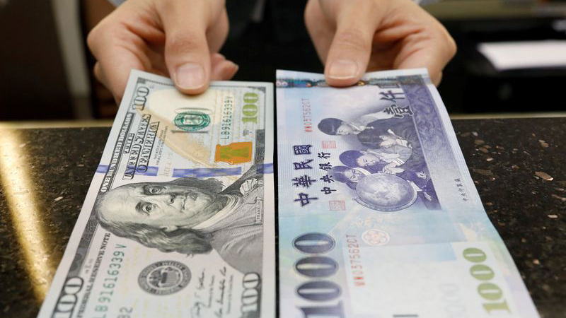 臺官員否認與美國進行匯率談判后，新臺幣回落