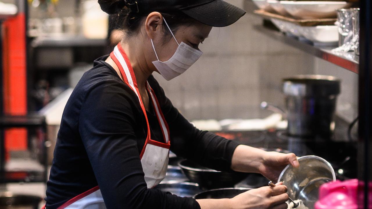 PMI報告解讀：受就業(yè)和新訂單拖累，中國服務(wù)業(yè)活動增速放緩