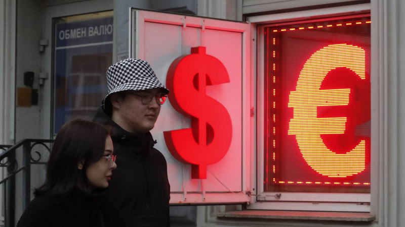 一些機(jī)構(gòu)預(yù)計(jì)，歐元兌美元最早本月就將跌至平價(jià)